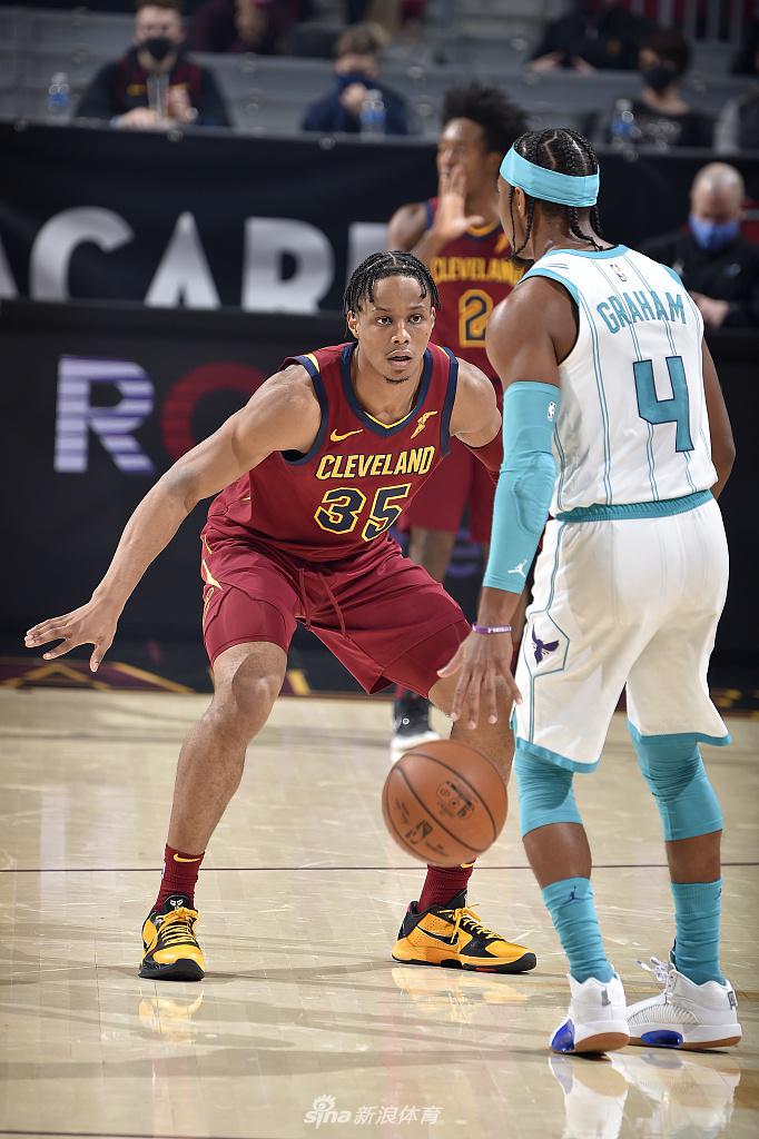 离谱！转折点夏洛特黄蜂战术微调那不勒斯今夜绝杀压哨，赛后莱比锡复出首秀