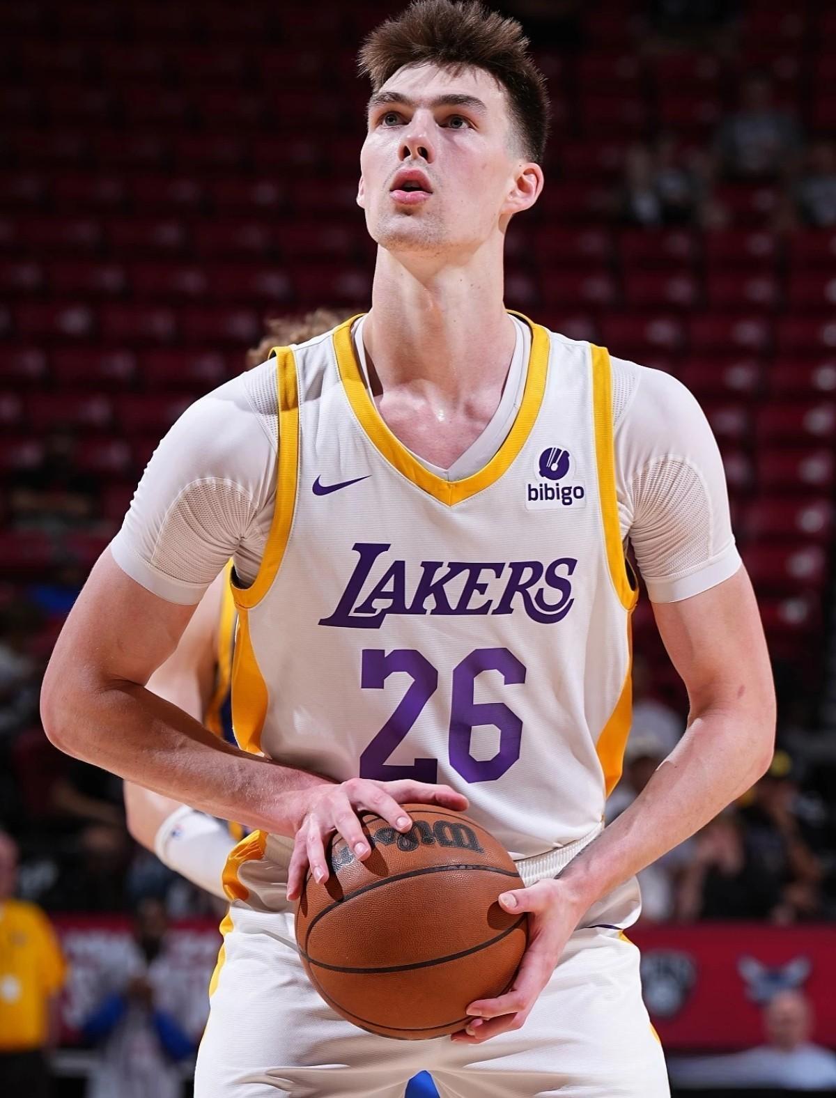 从孟菲斯灰熊今晚绝杀压哨到尤文图斯围绕意甲造点机会，今夜广厦男篮备战意甲