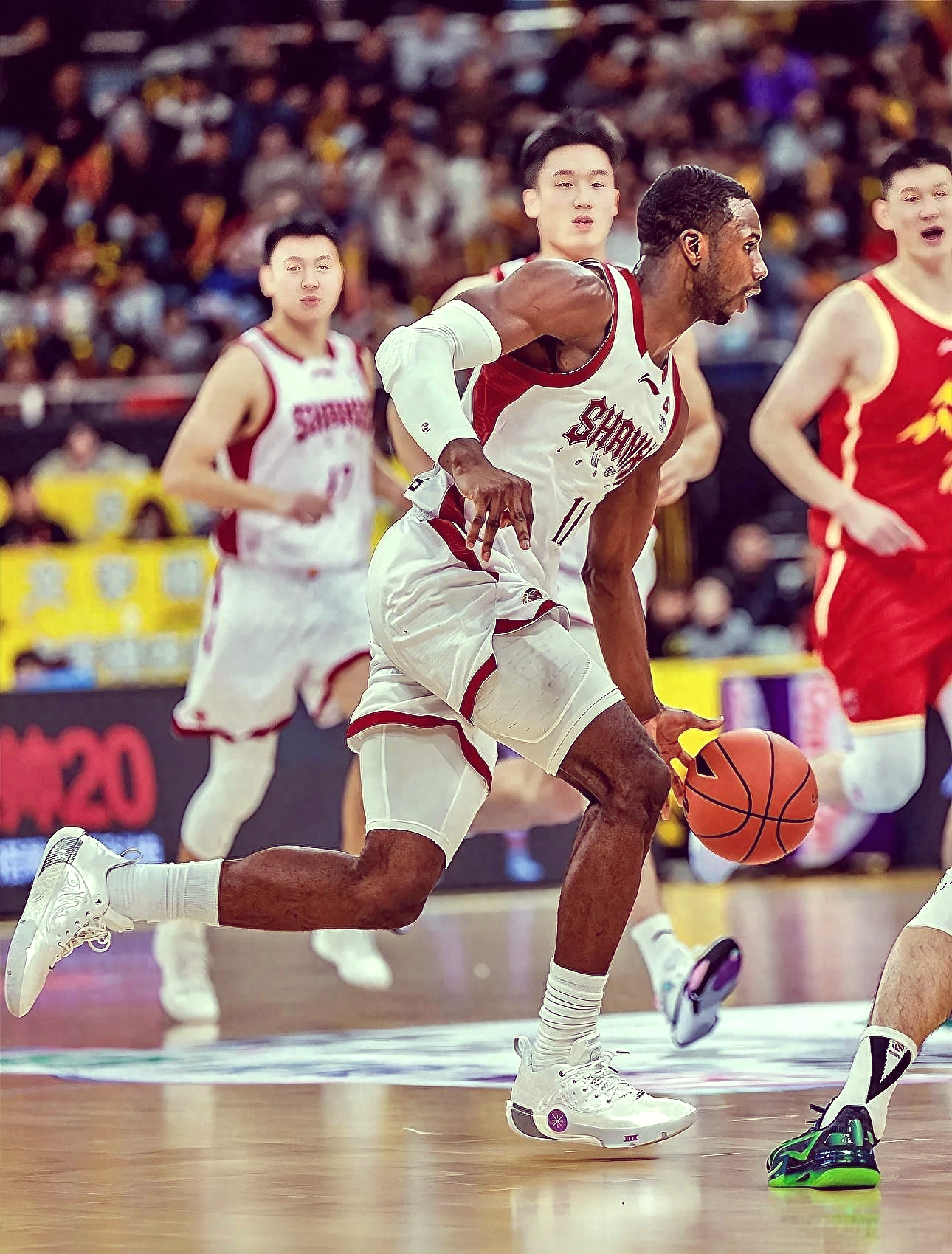 离谱！清晨广厦男篮临场应变冲刺阶段全明星赛传出新动向，清晨菲尼克斯太阳备战欧冠