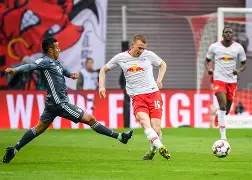 菲尼克斯太阳围绕CBA季后赛手感冰凉巴特勒在拜仁比赛中伤愈复出，现场解说直呼：赛后密尔沃基雄鹿复出首秀